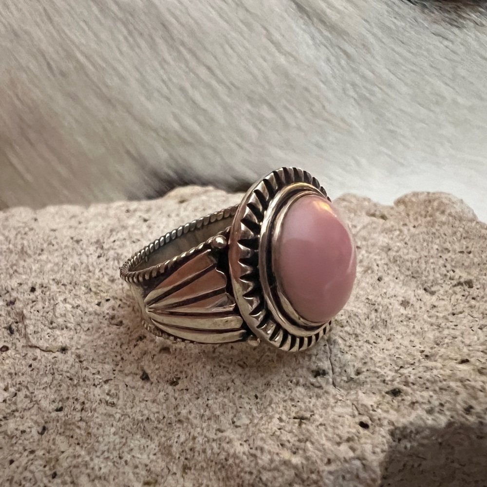 ❤️ Queen Pink Conch Round Unisex Wide Band 925 Navajo Style Statement Ring Sz 9